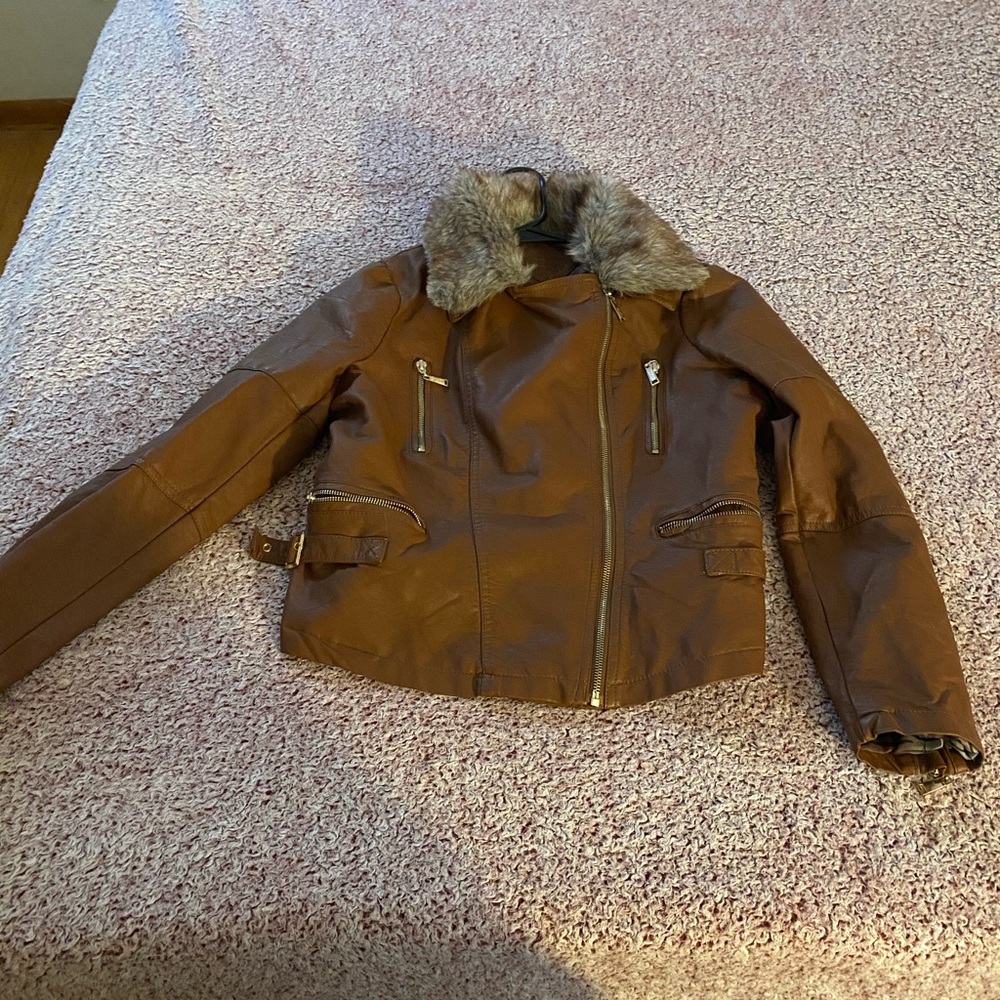 Cute cropped faux leather coat with faux fur trim